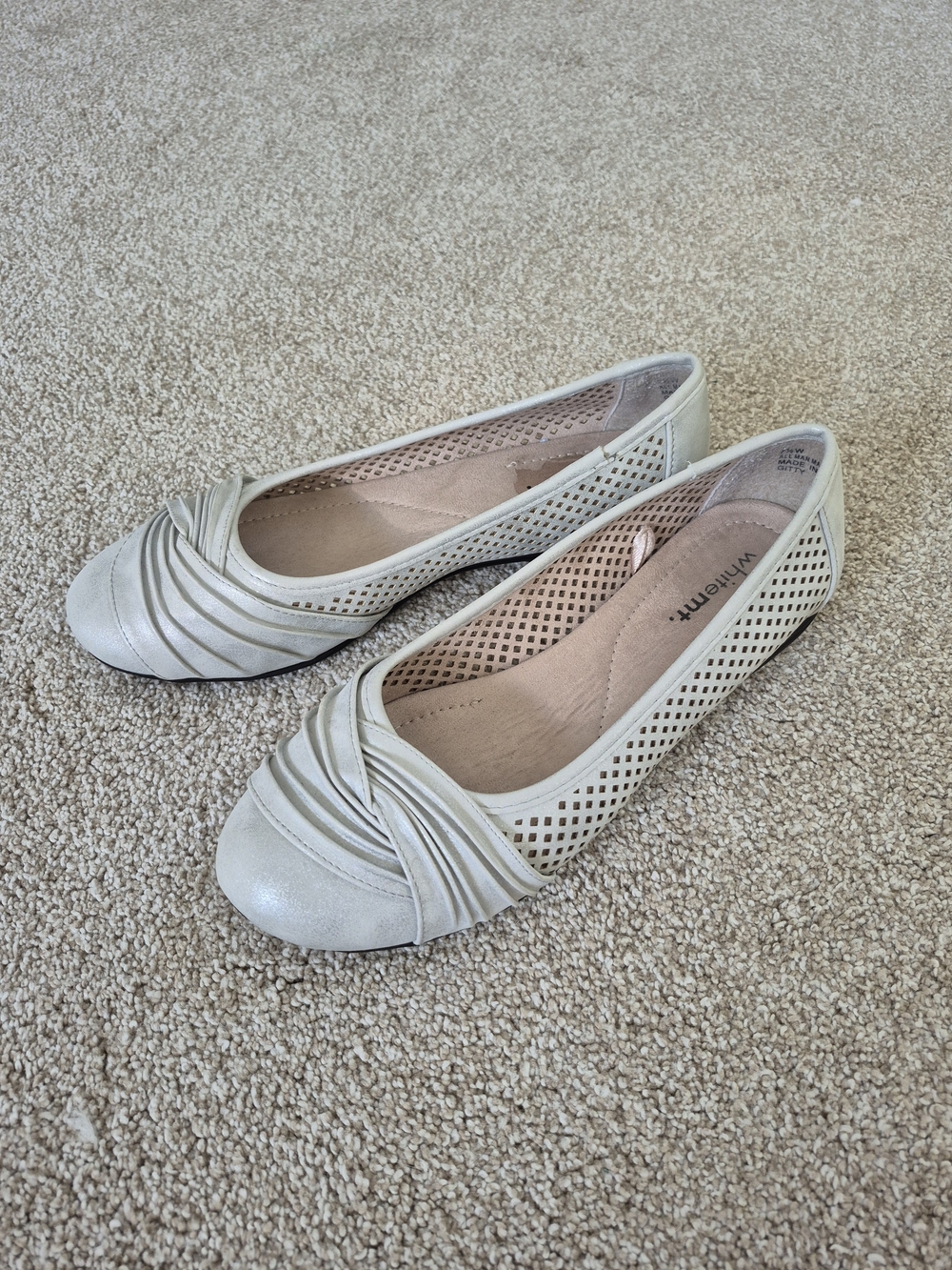 Women's Ivory Twisted Detail Ballet Flats